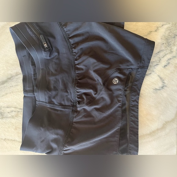 Lululemon black shorts 4 - Picture 4 of 5